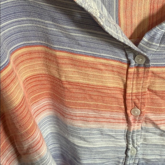 Universal thread button down top - Picture 3 of 3